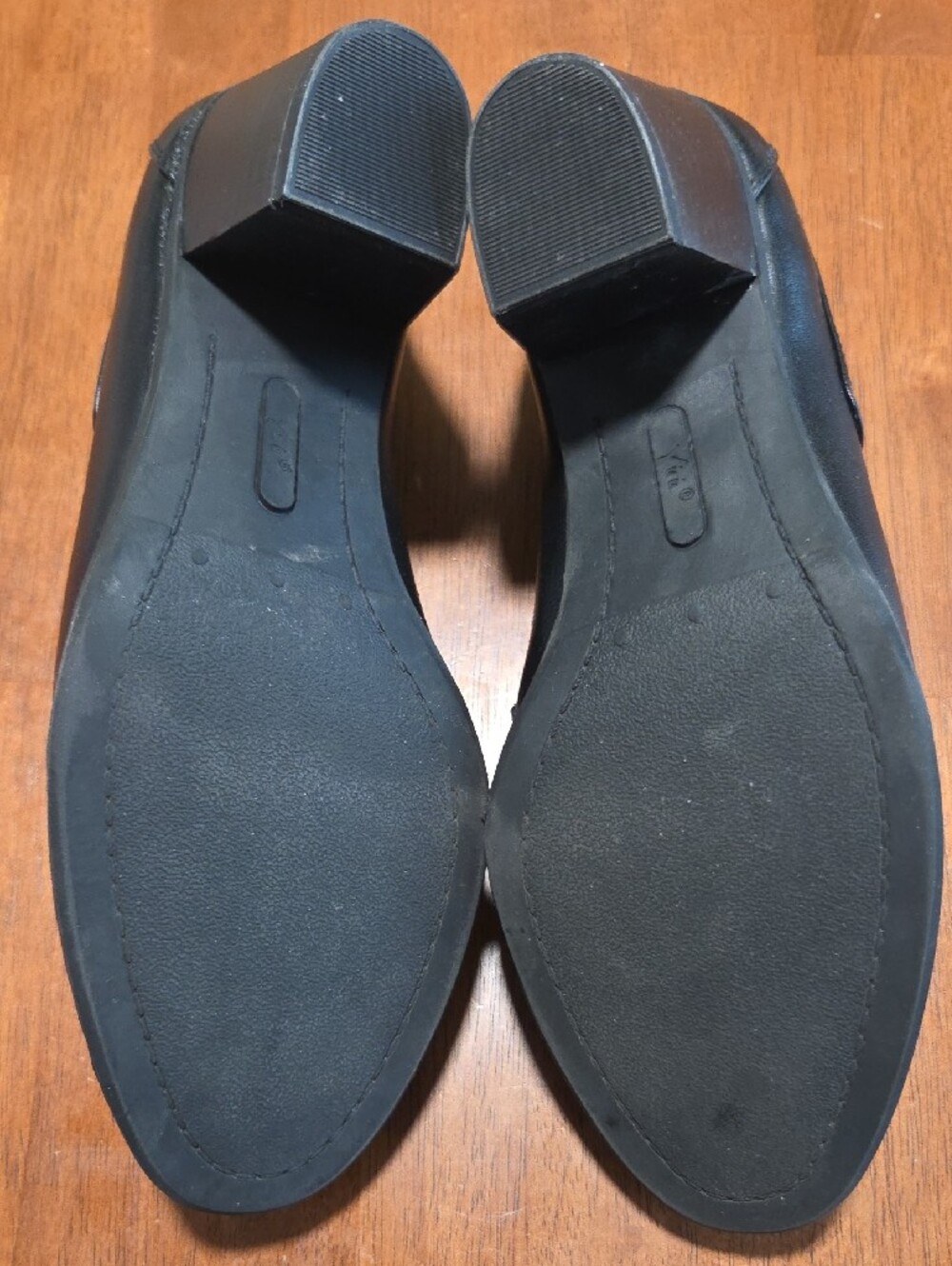 Yuu Black Leather Low Block Heel - Picture 3 of 4